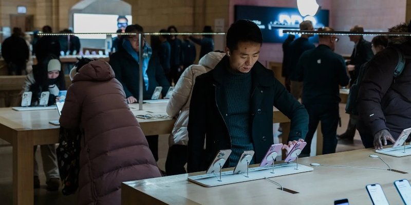 Los nuevos aranceles de Trump ponen a prueba la cadena de suministro global de Apple