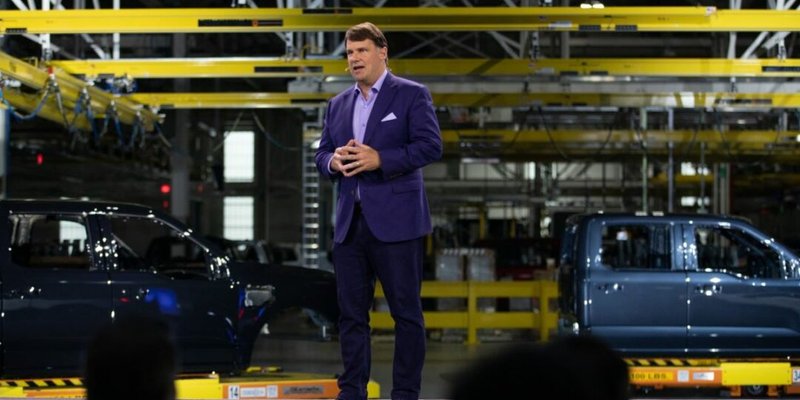 Los aranceles "harían un agujero" en la industria automotriz de EE.UU., dice el CEO de Ford