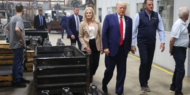 Trump dice que se avecinan aranceles a automóviles, productos farmacéuticos y chips